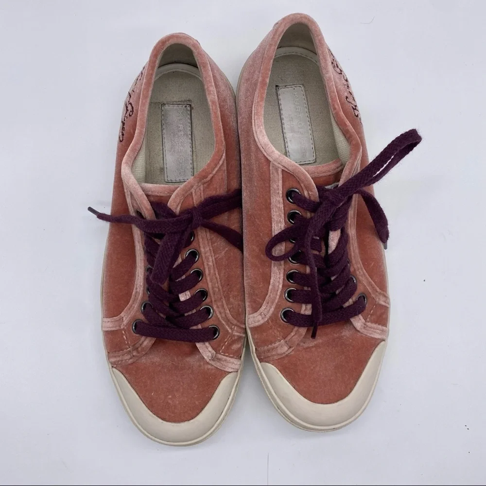 Kurt Geiger stylish pink